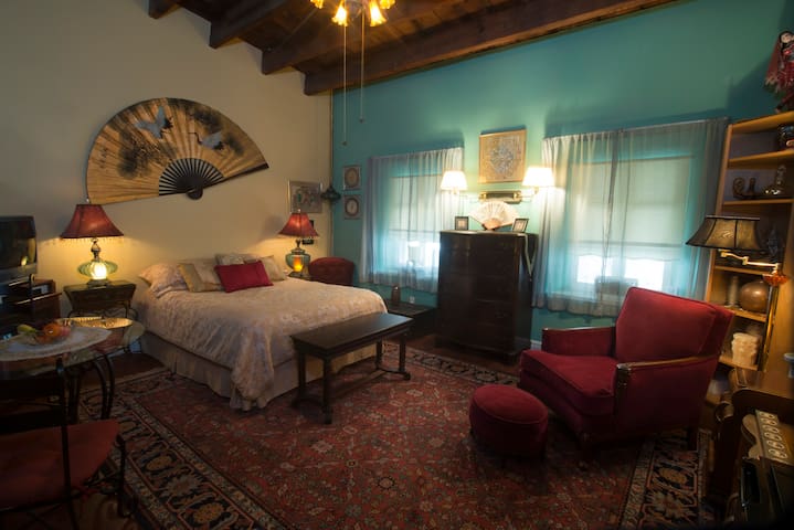 Cozy Room in Art Museum Area