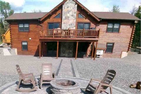 Eagles Nest - Back Lake Lodges