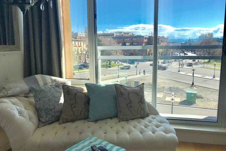 Parliament & Harbour View