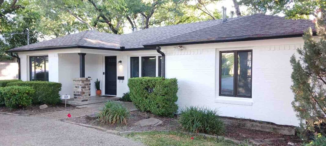 Lakewood – Creekside by White Rock Lake gallery image 2