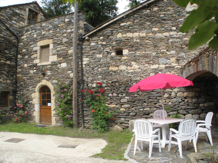Architecture des cévennes devant la chambre d'hôtes