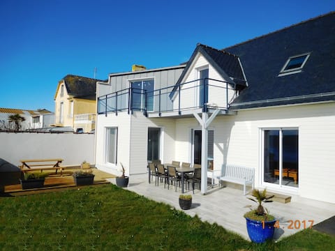 Waterfront house, 3 stars.