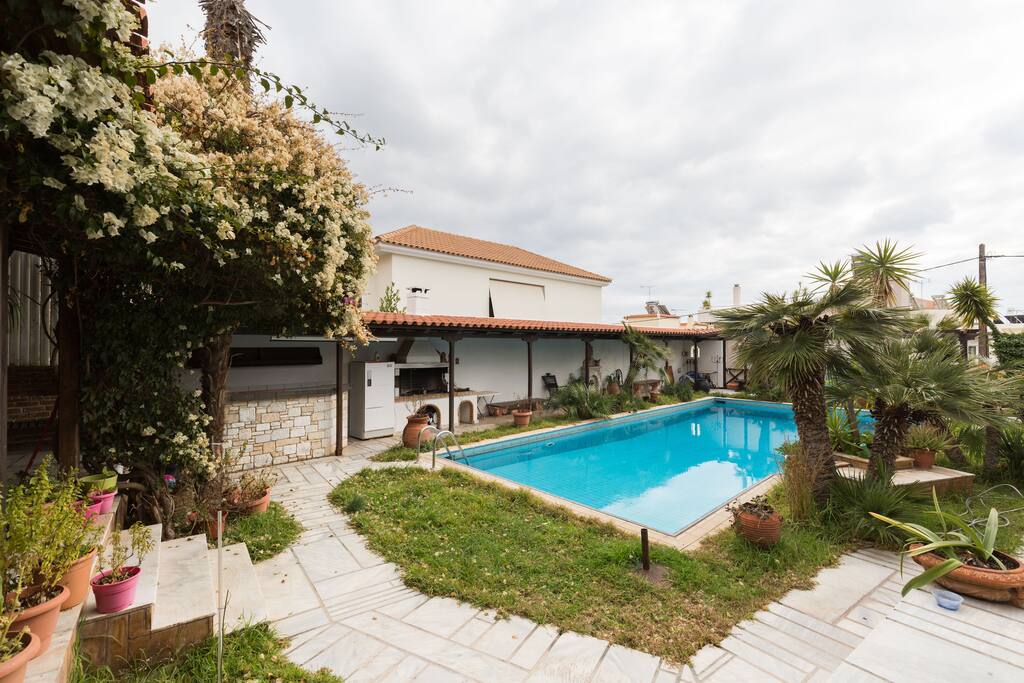 garden & swimming pool