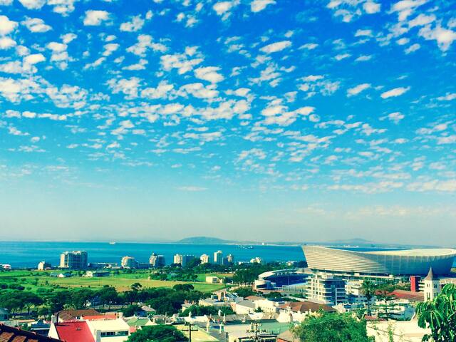 Sun & sea in a luxurious, downtown villa gallery image 3