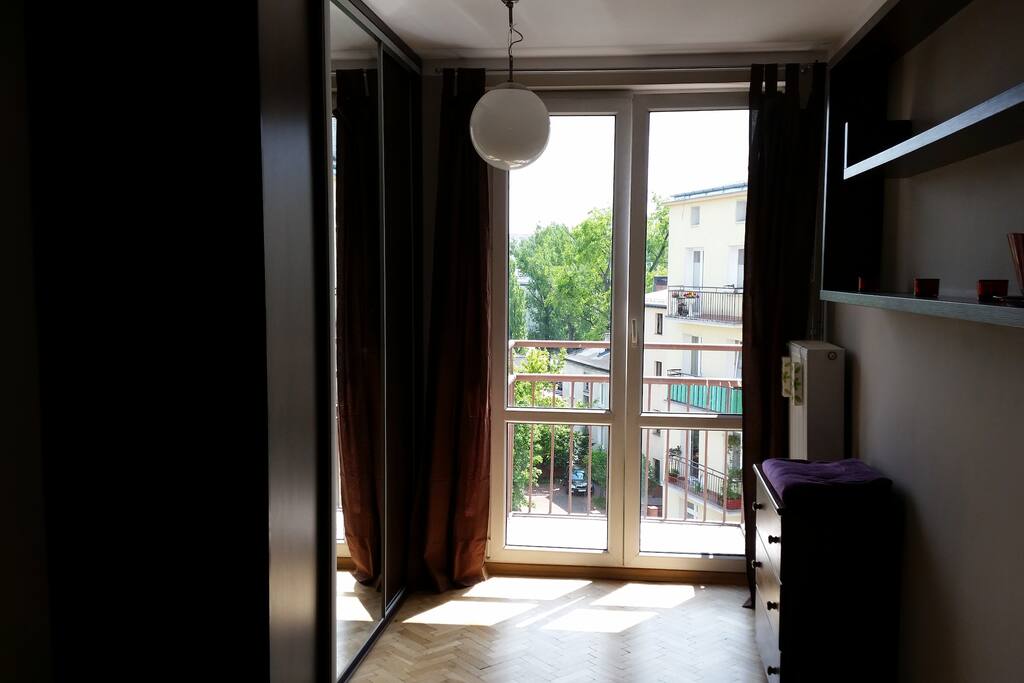 BEDROOM: large, spacious wardrobe, access to the balcony