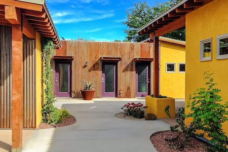 Nextdoor to Downtown - Westside Flats Rooftop Deck