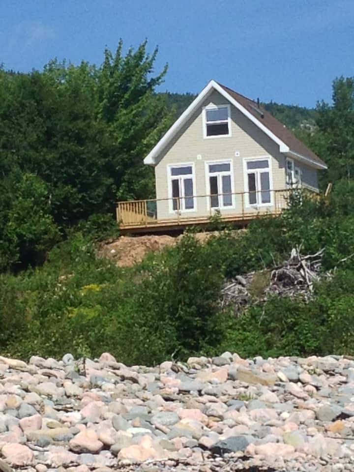 Fabulous Beach House*Oceanfront*Peaceful*Relaxing Cottages for Rent