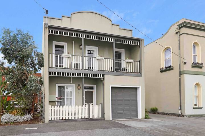 Seaside in the city gallery image 2