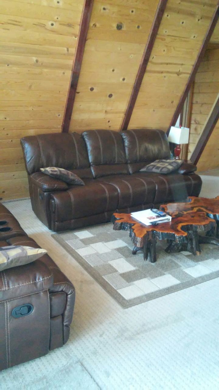 Nuevos sofás de cuero reclinables para contemplar la pantalla plana o contemplar las vistas 