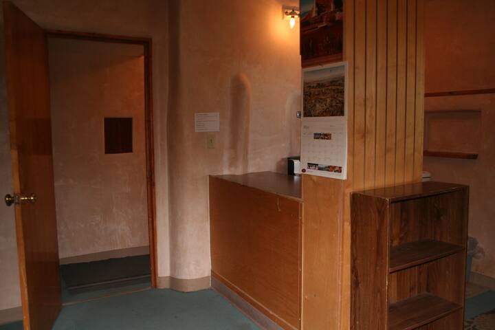 Suite w/ Microwave and Work Area [Rm TQ]