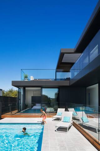 Location! Location! BLAIRGOWRIE LUXURY BEACH HOUSE gallery image 4
