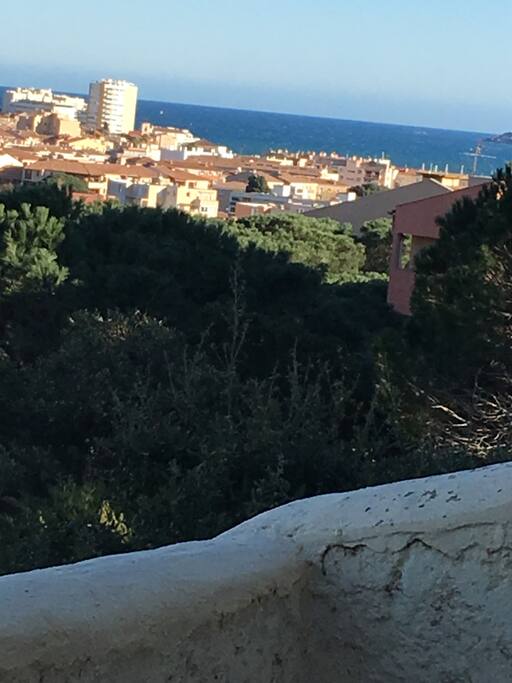 Appartement aéré avec terrasse vue dégagée à 180 degrés, vue mer et piscine