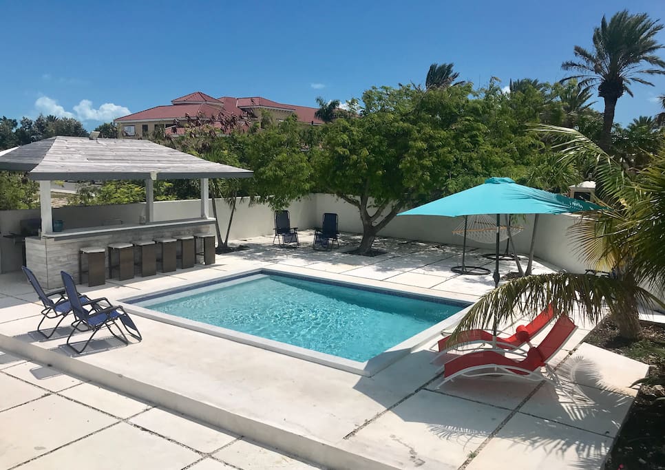 Private pool/outdoor tiki hut/grill
