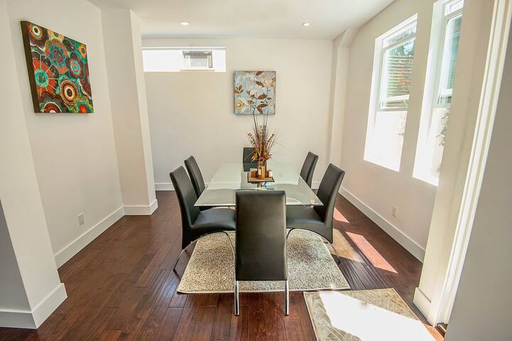 Stunning New Modern in Hollywood Hills! gallery image 5