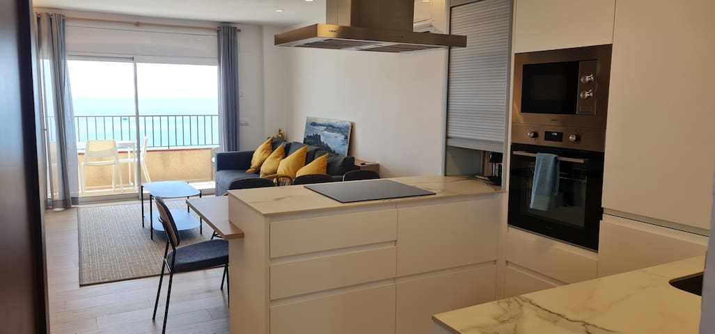 1st Line Torre Valentina Frontal Seaview SUPERIOR