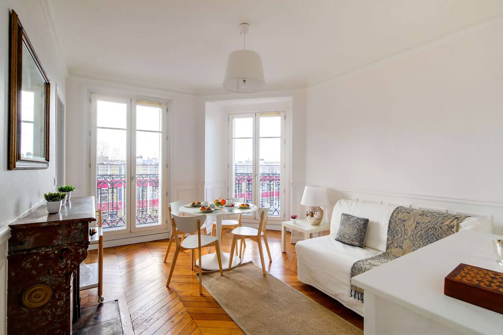 Living-room with dining table
