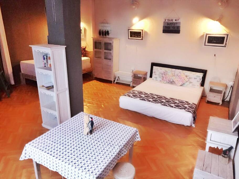 Our room comes with 1 queen size bed and 1 extra bed (Large single bed with its own private curtains)