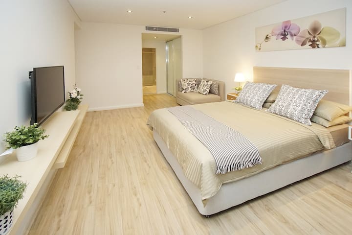 Sydney Central sub-penthouse Suite