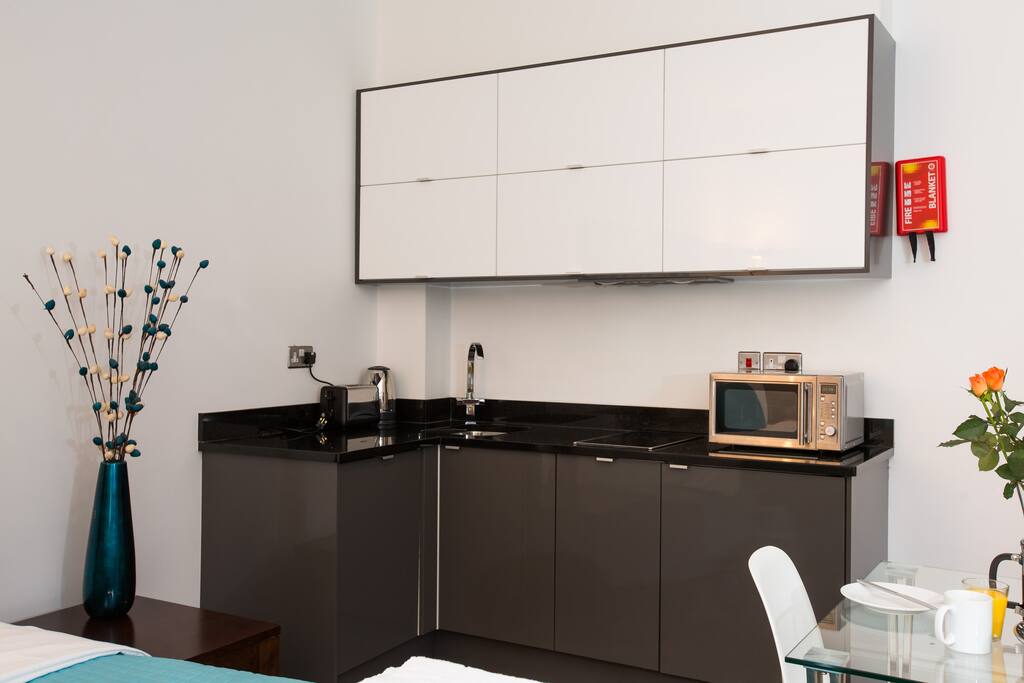 Fully fitted kitchen