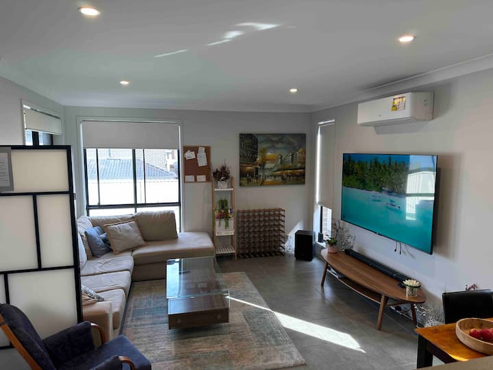 Delightful Austral Stay With A/c & Study - Sydney