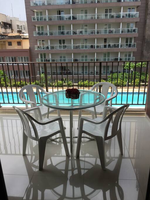 Varanda Agradável com vista para piscina
