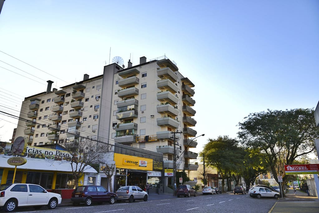 Edifício São Lucas, localizado na rua principal da cidade de Santa Cruz do Sul.