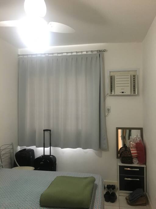Quarto para hóspedes com cama de casal
