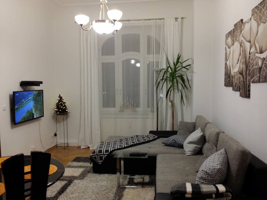 Wohnzimmer mit Schlafsofa