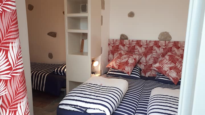 Kitanda cha watu wawili cha kulala + kitanda cha mtu mmoja