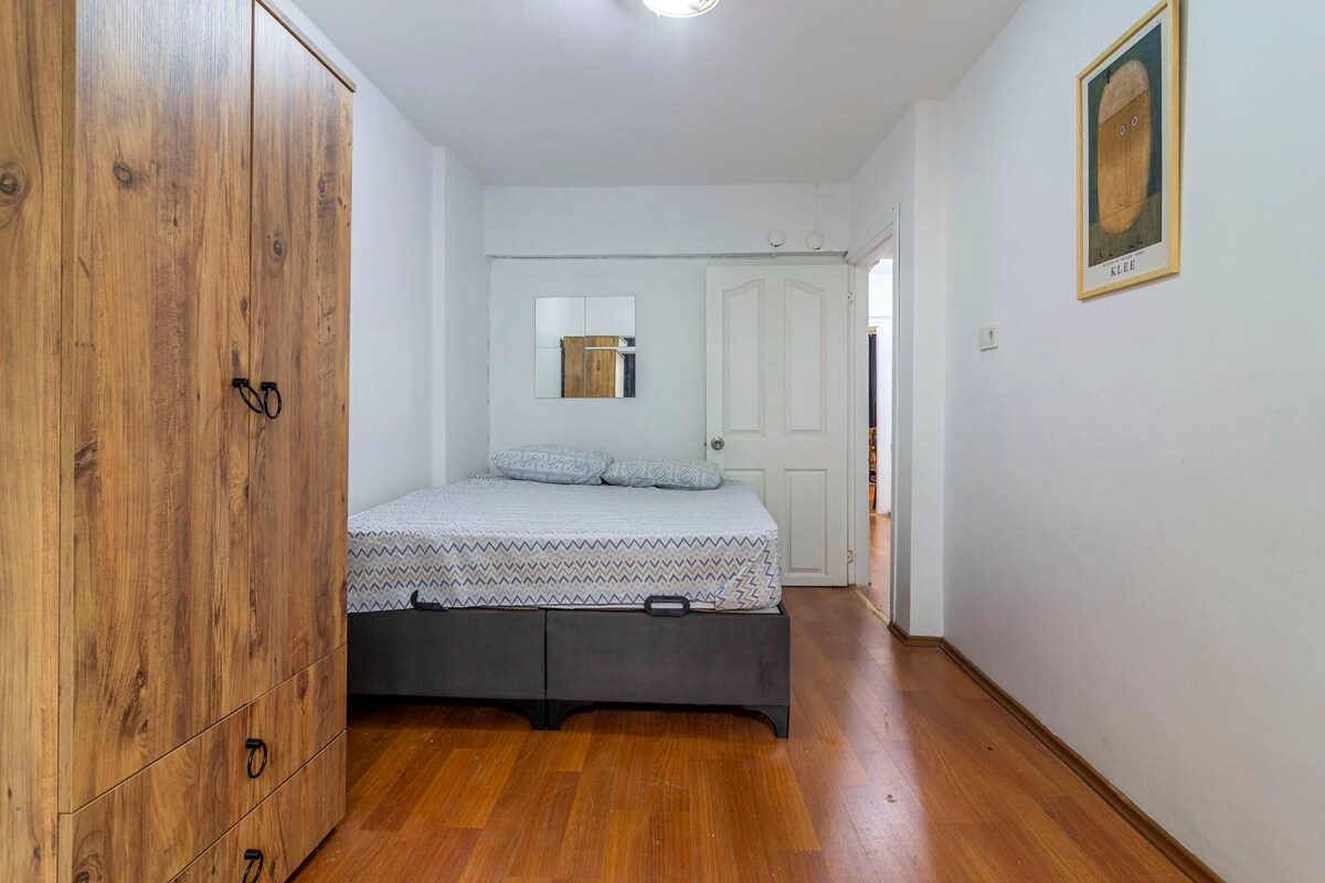 سرير مزدوج 150 × 200 سم