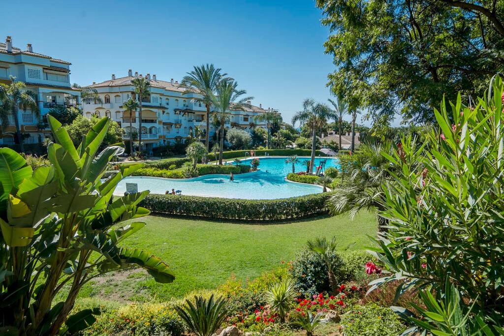 Beautiful Pool & Gardens