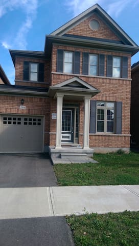 GORGEOUS - 3 BEDROOM  HOUSE