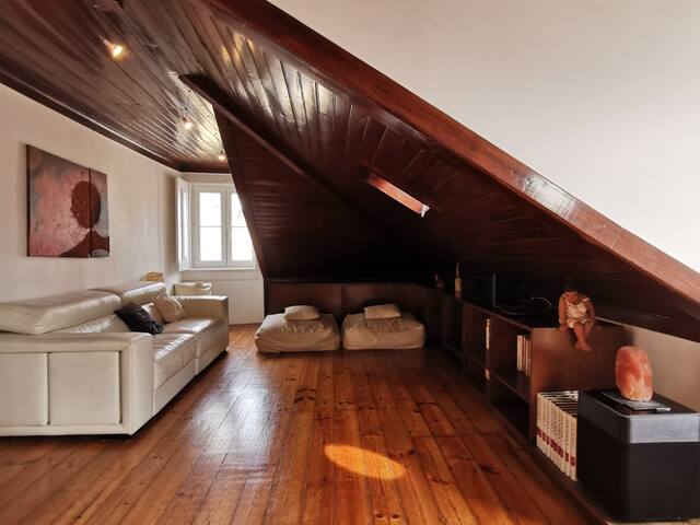 Chiado Charming River View Loft gallery image 3