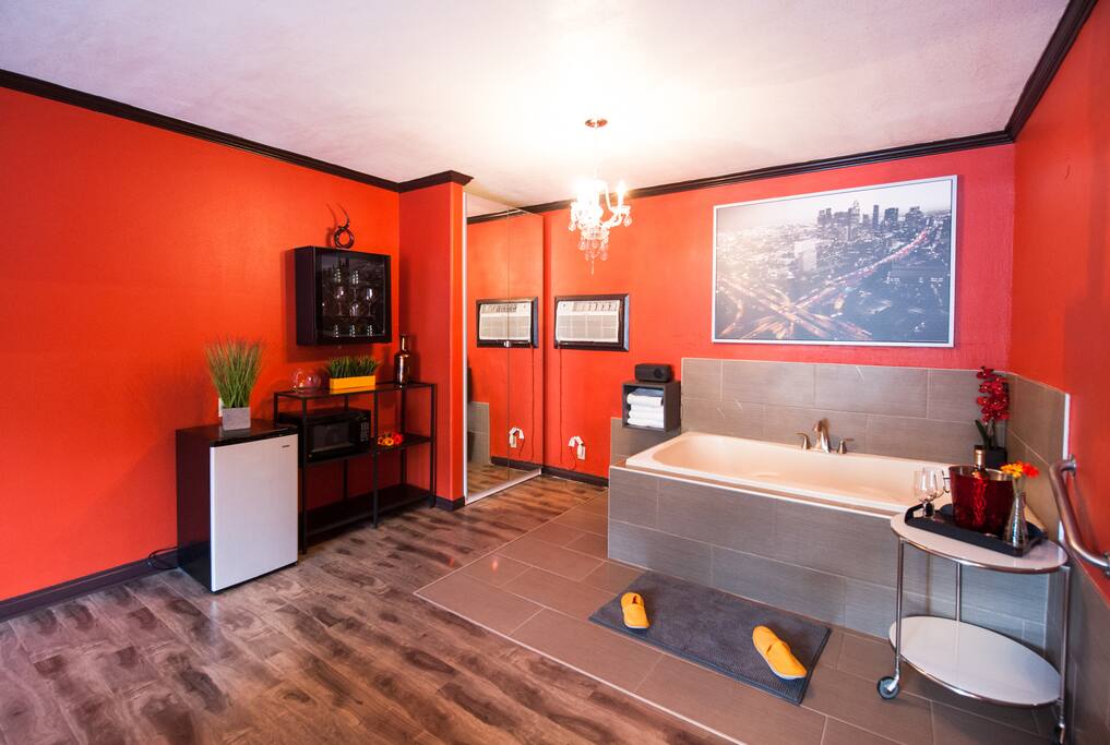 *New* 1 King Bed with Jacuzzi Suite - Boutique hotels for Rent in Los