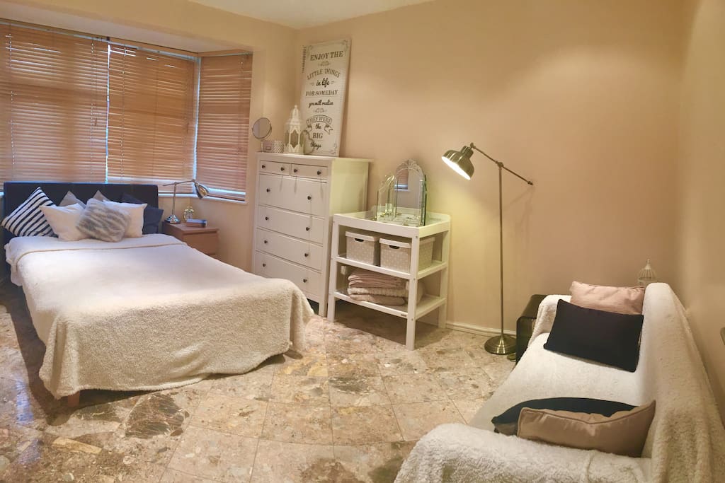 Large double room with seating area and underfloor heating