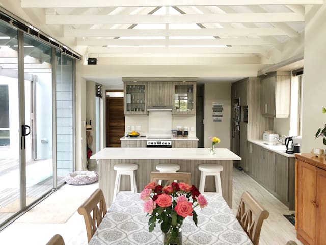 Modern 3 bed house in eco estate in Noordhoek