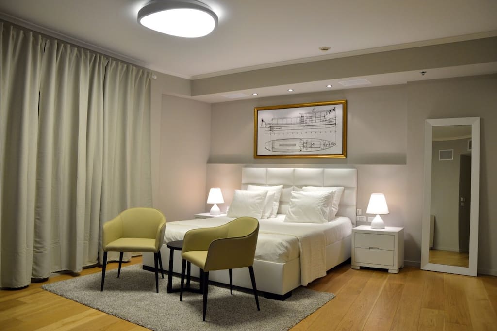 5 stars bedroom - truly amazing bed