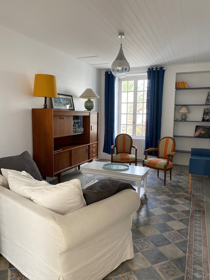 Agréable Maison Sur Cour Fleurie Plein Sud - Île d'Yeu