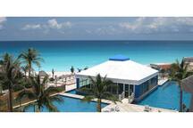 Ocean view condo for 4 in Cancun hotel zone :)