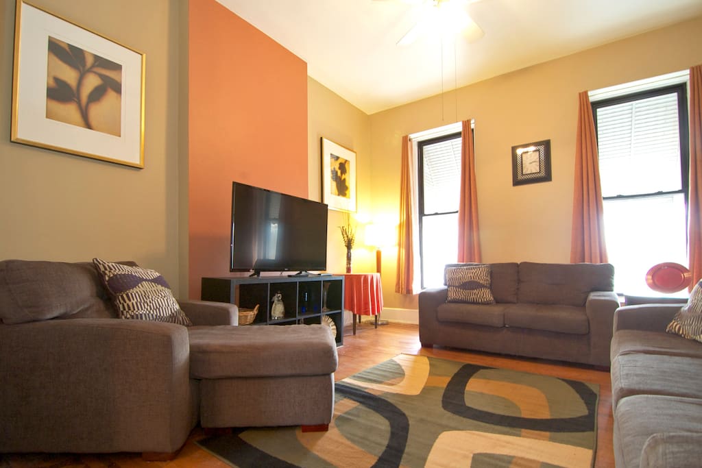55" HDTV with cable. Relax after enjoying everything that the great city of Chicago has to offer.