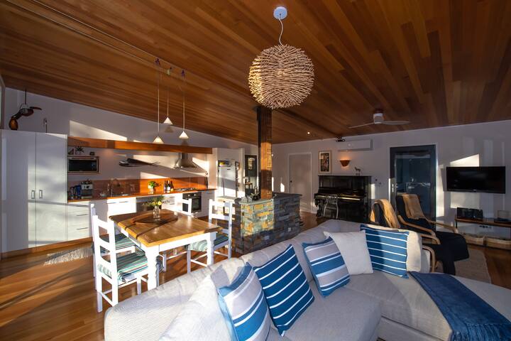 Adventure Bay Beach House, Bruny Island gallery image 2