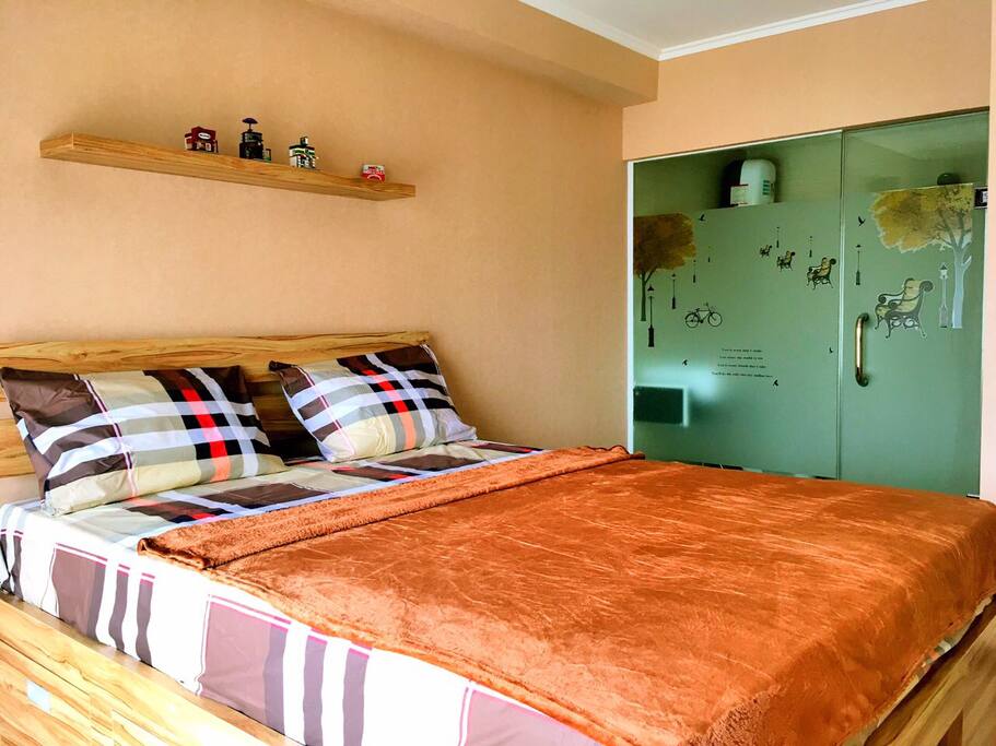 Master bedroom with queen sized bed and bathroom