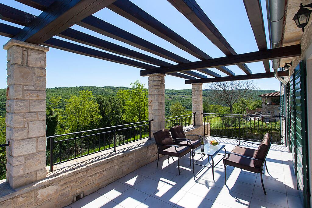 Upstairs terrace with uninterrupted views over the hills and valleys relaxing drinks