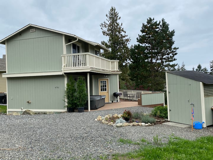 Sanitized Home on Sandy Point near the beach! Houses for