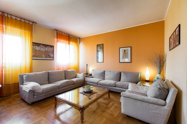 Entire home with 3 bedrooms in Milano - Spacious Apartment near fair, subway 500 meters