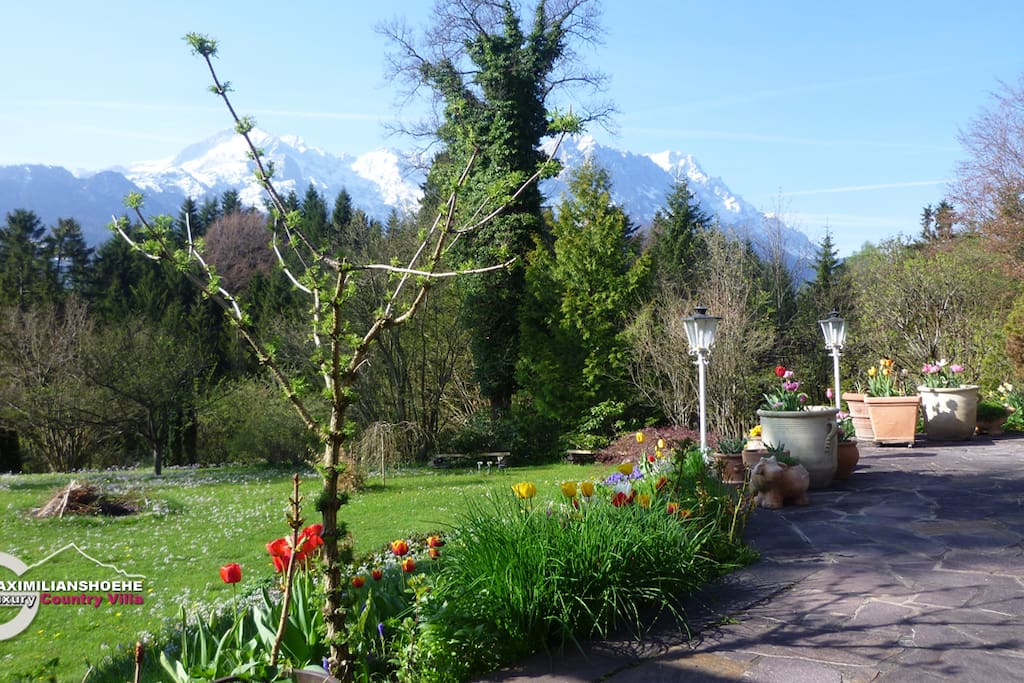 Terasse mit Bergblick