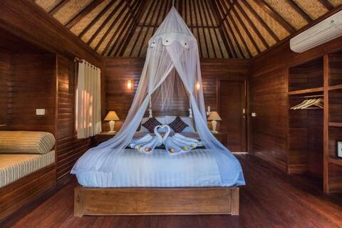 A Clean Cozy and Beautiful Hut in Lembongan Island
