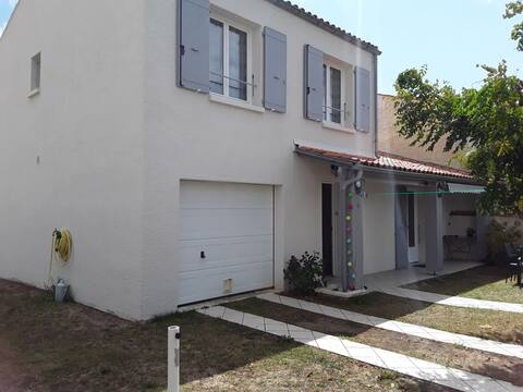 La Rochelle, 5 minutes  from downtown, 4 ch