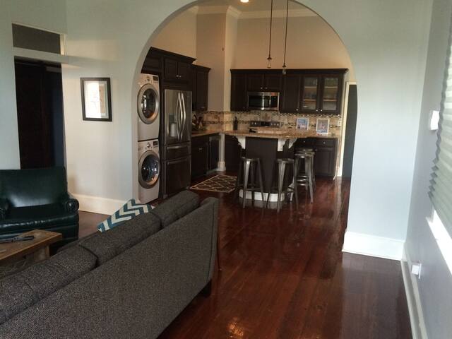 Lower Garden District Charmer gallery image 4