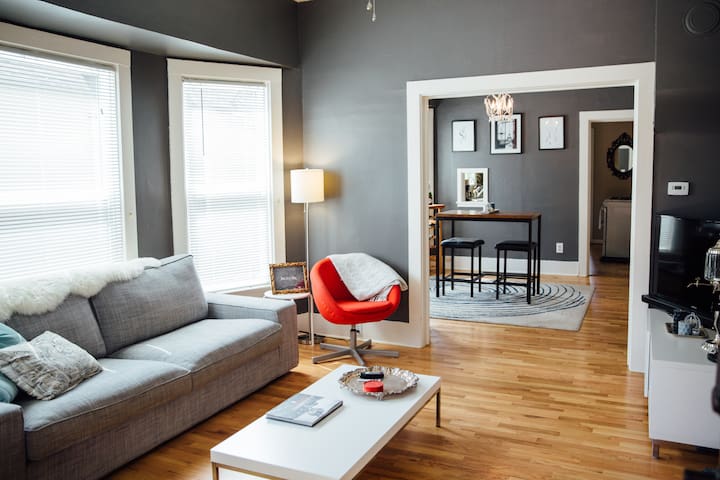 ★Walk Downtown★ from this Modern Victorian Home